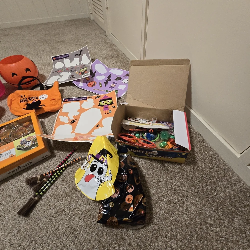 Halloween Supplies Set And Decor